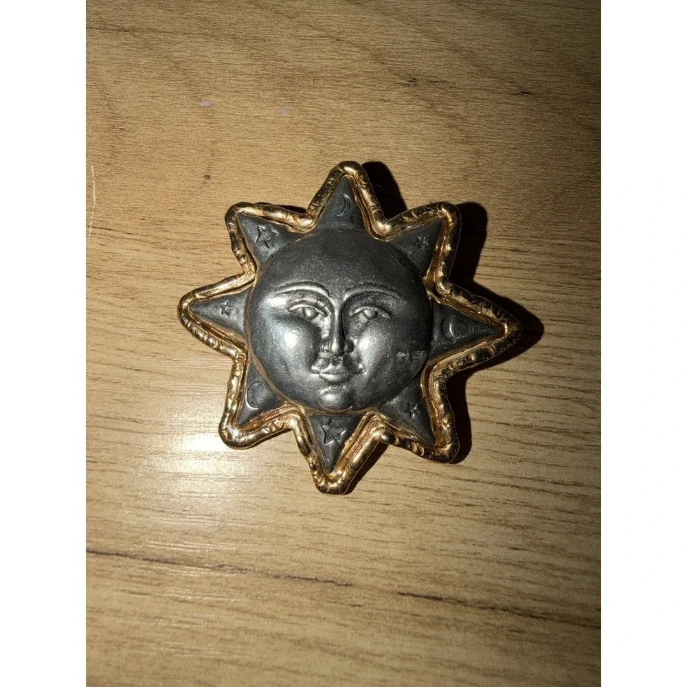 Vintage JJ Jonette Pewter Smiling Sunshine Man with Gold Tone Crimped Border Pin